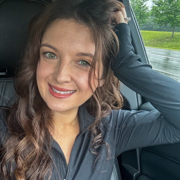 Meet your Posher, Hannah - Picture 1 of 1